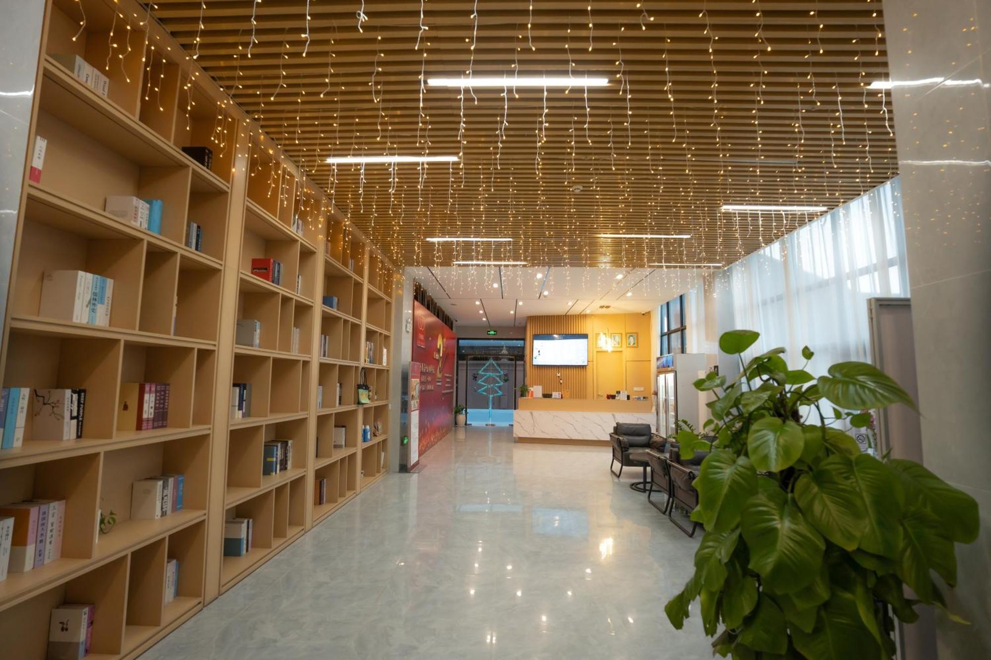 Ark House Hotel Phnom Penh Exterior photo